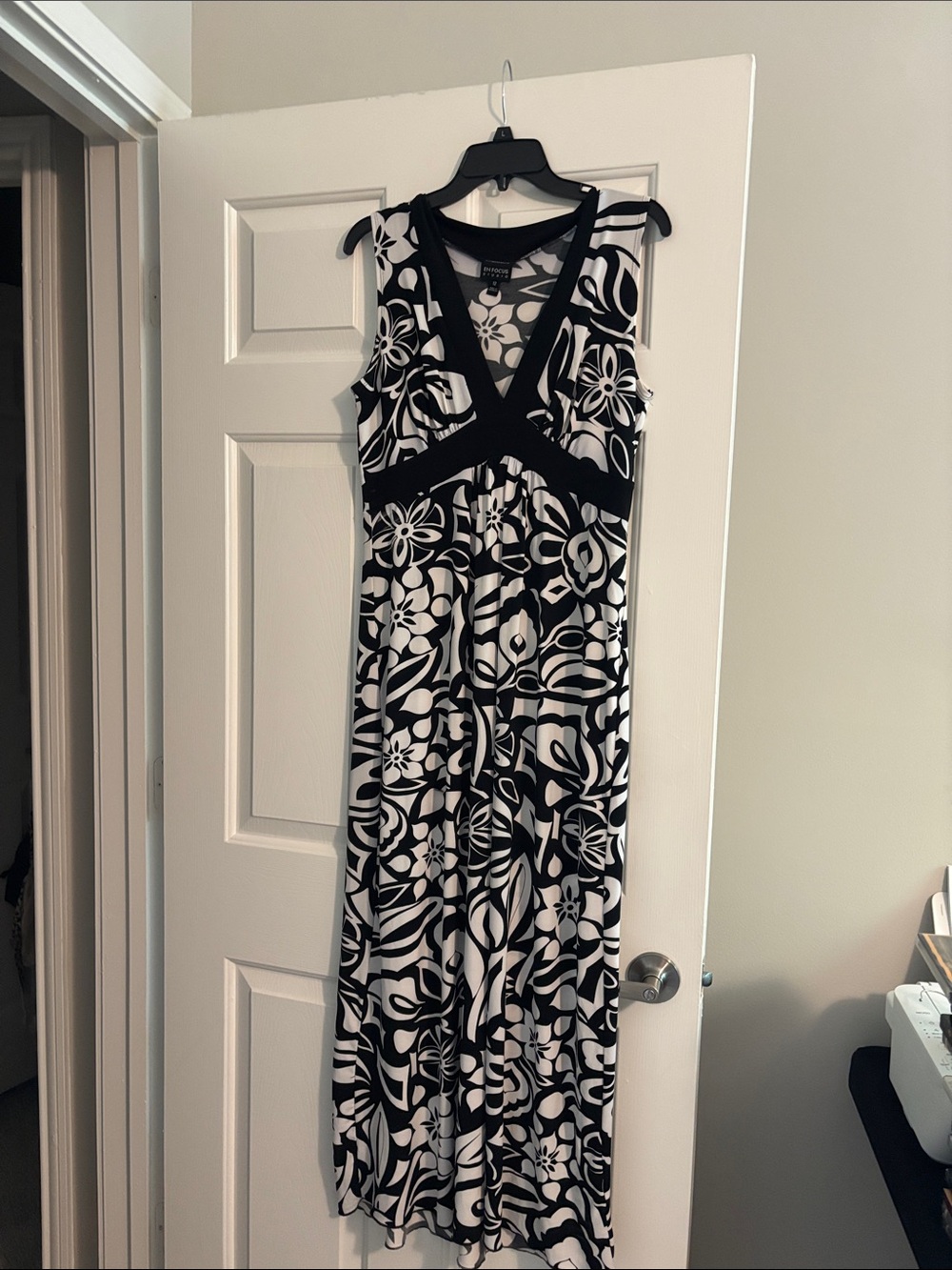 Enfocus Studio Black & White Floral V-Neck Maxi Dress